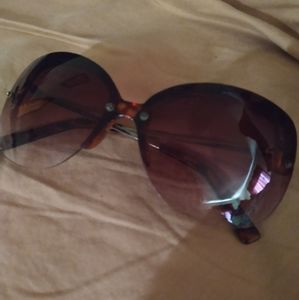 Guess Large Sunnies Good Pre-loved Condition